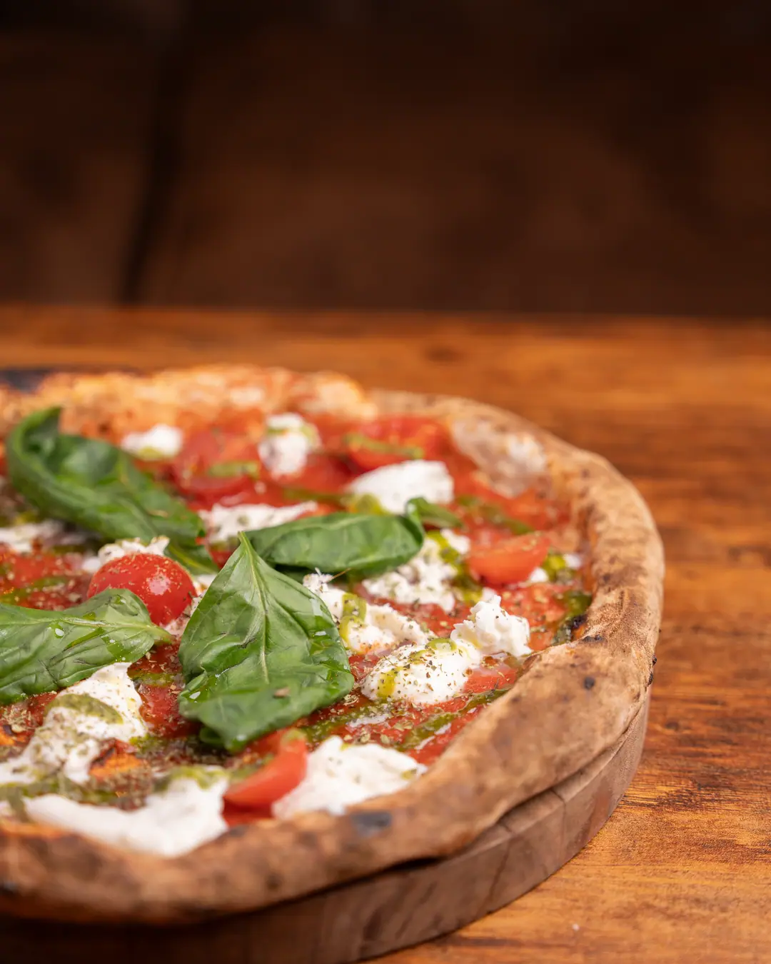 Una Autentico da vicino: basilico, bufala, pomodorini e pesto